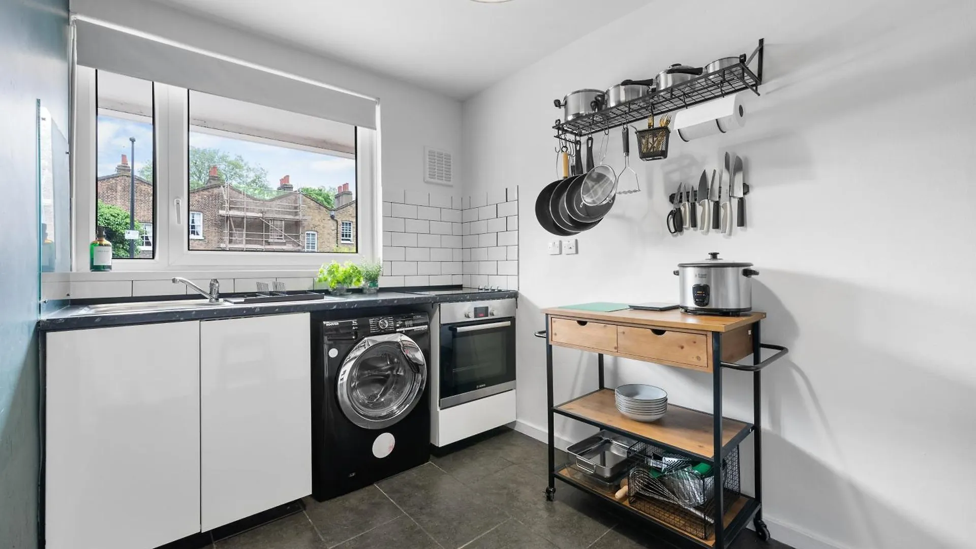 Spacious 3 Bedroom Whitechapel Apartment With Garden By Gold Stays Londyn 0*,  Wielka Brytania