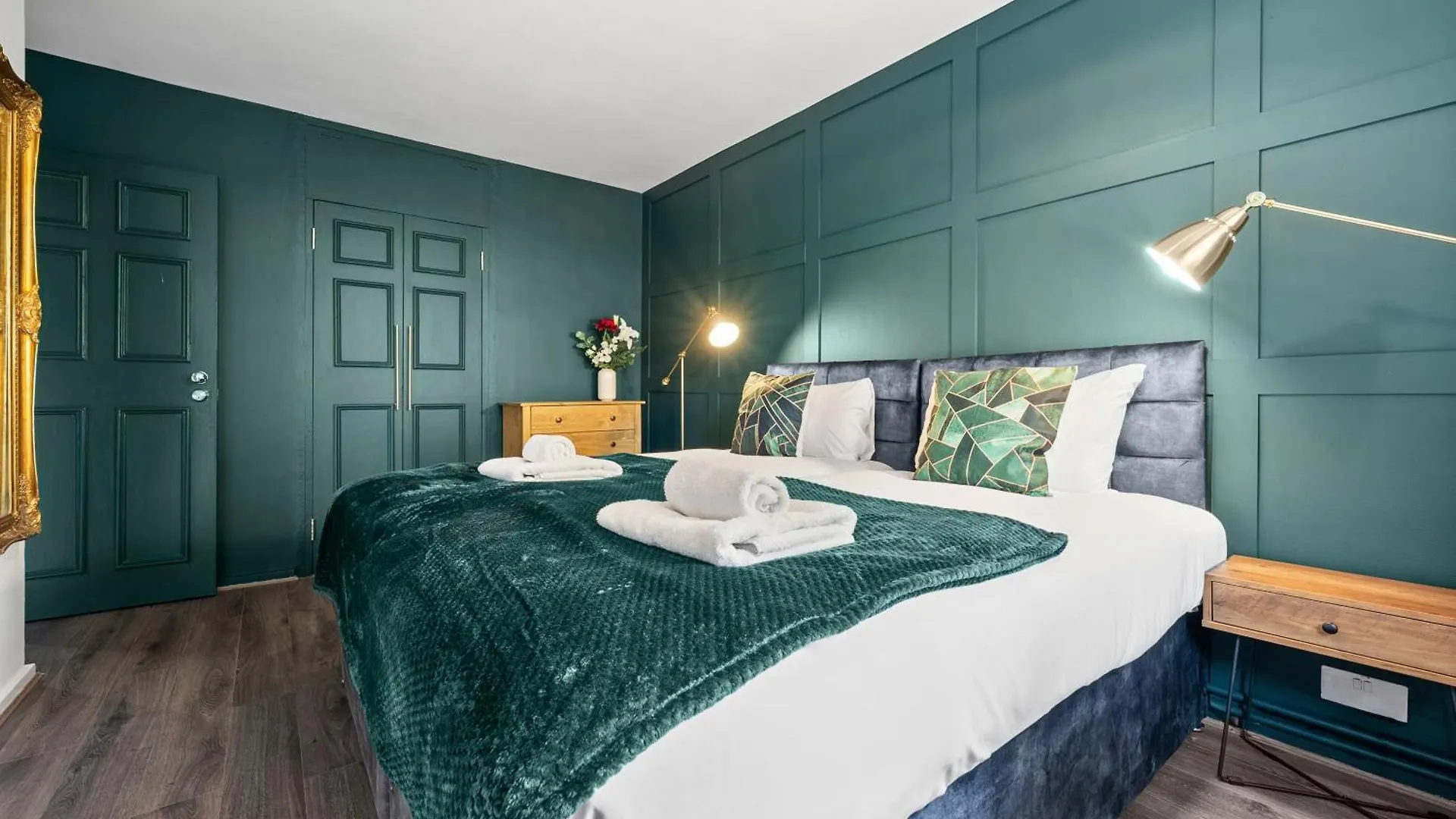 Spacious 3 Bedroom Whitechapel Apartment With Garden By Gold Stays Londyn