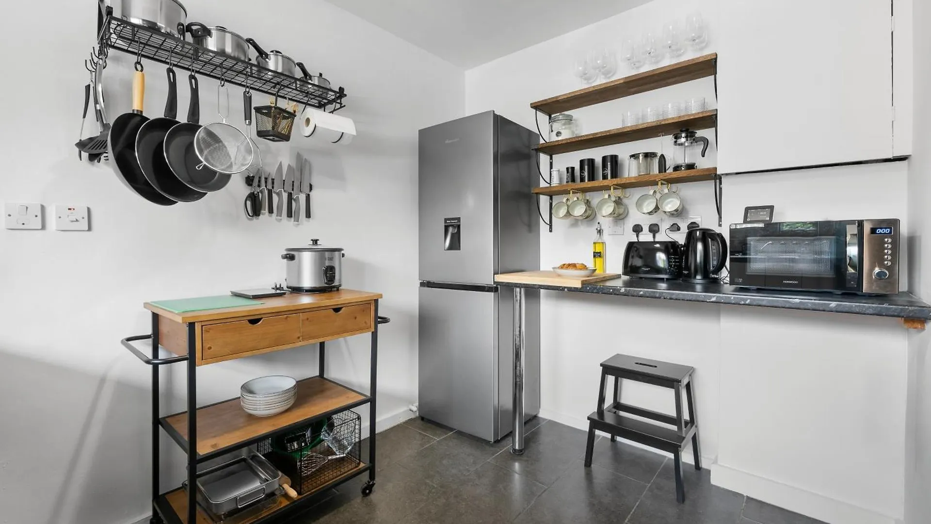 Spacious 3 Bedroom Whitechapel Apartment With Garden By Gold Stays Londyn